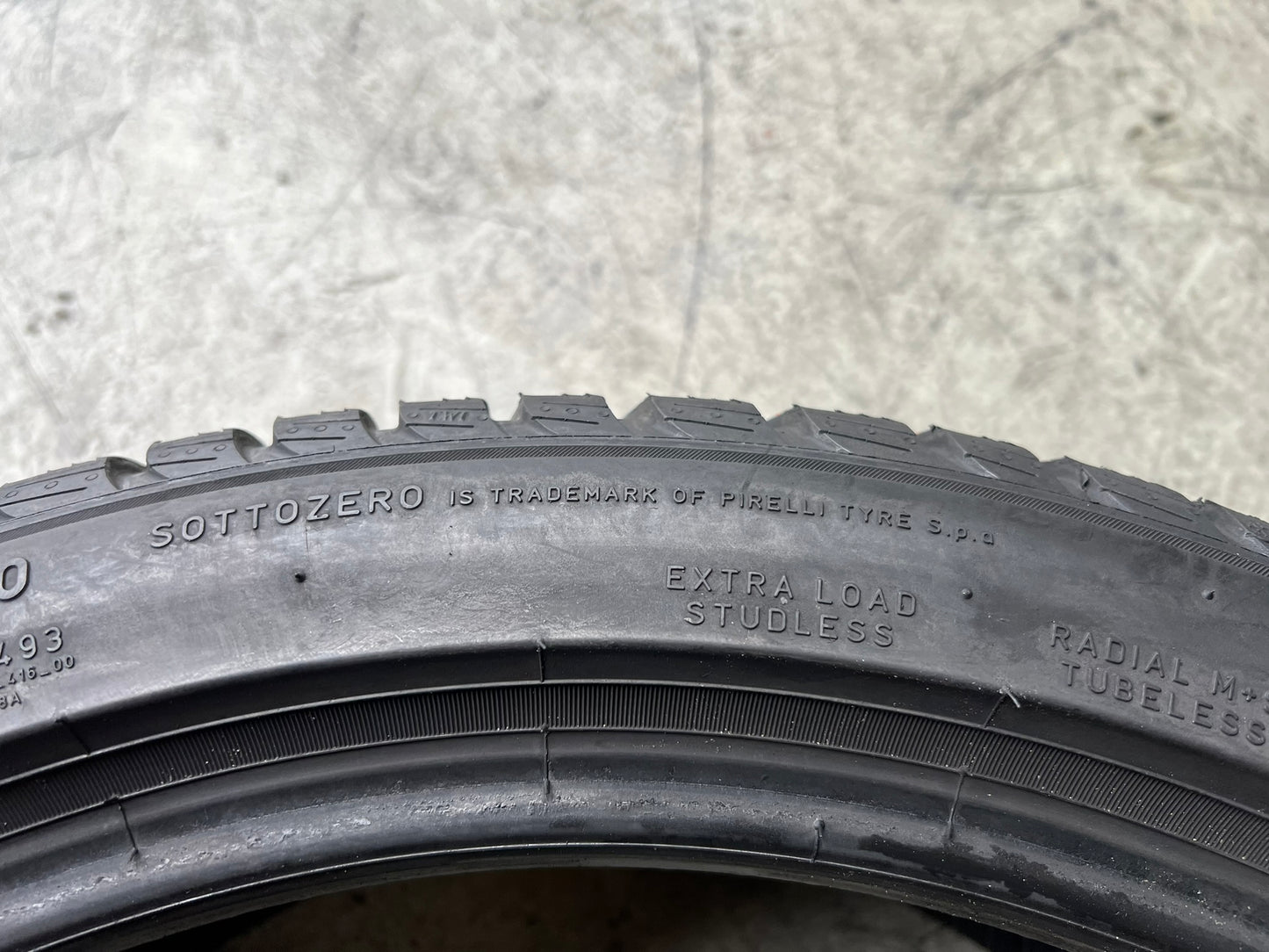 Usato: 4 Gomme 255/40R20 101W XL Pirelli inverno 80% residui