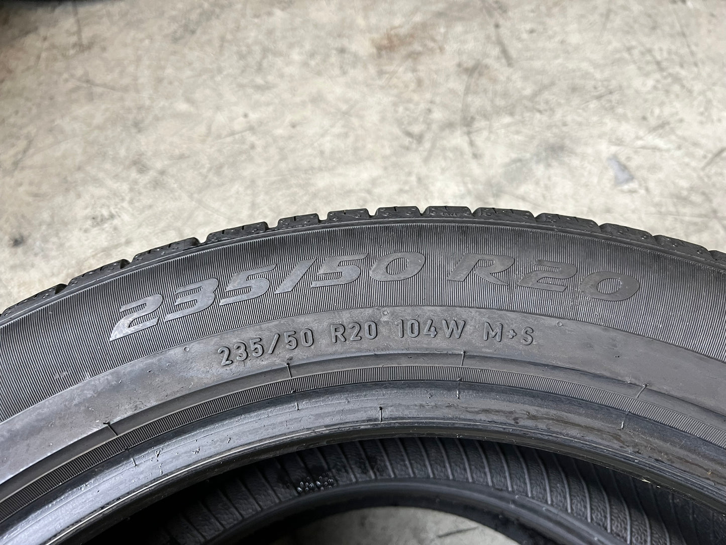 Usato: 2 Gomme 235/50R20 104W XL Pirelli 4 Stagioni 75% residui