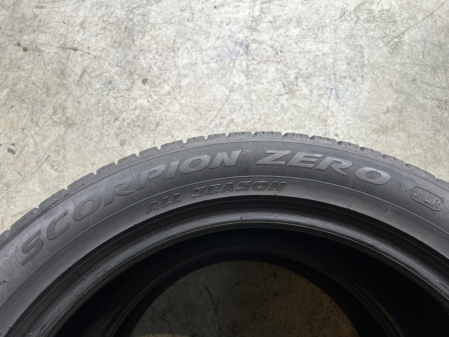 Usato: 2 Gomme 235/50R20 104W XL Pirelli 4 Stagioni 75% residui