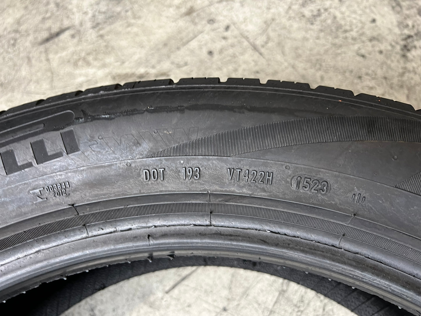 Usato: 2 Gomme 235/50R20 104W XL Pirelli 4 Stagioni 75% residui