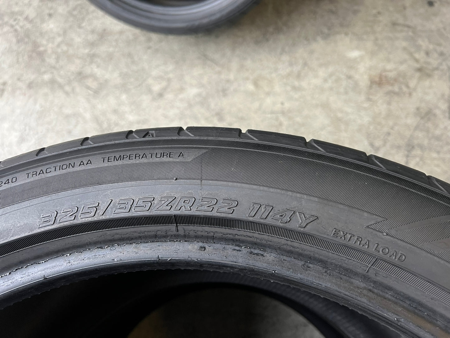 Usato: 2 Gomme 325/35R22 114Y XL Yokohama estive 90% residui