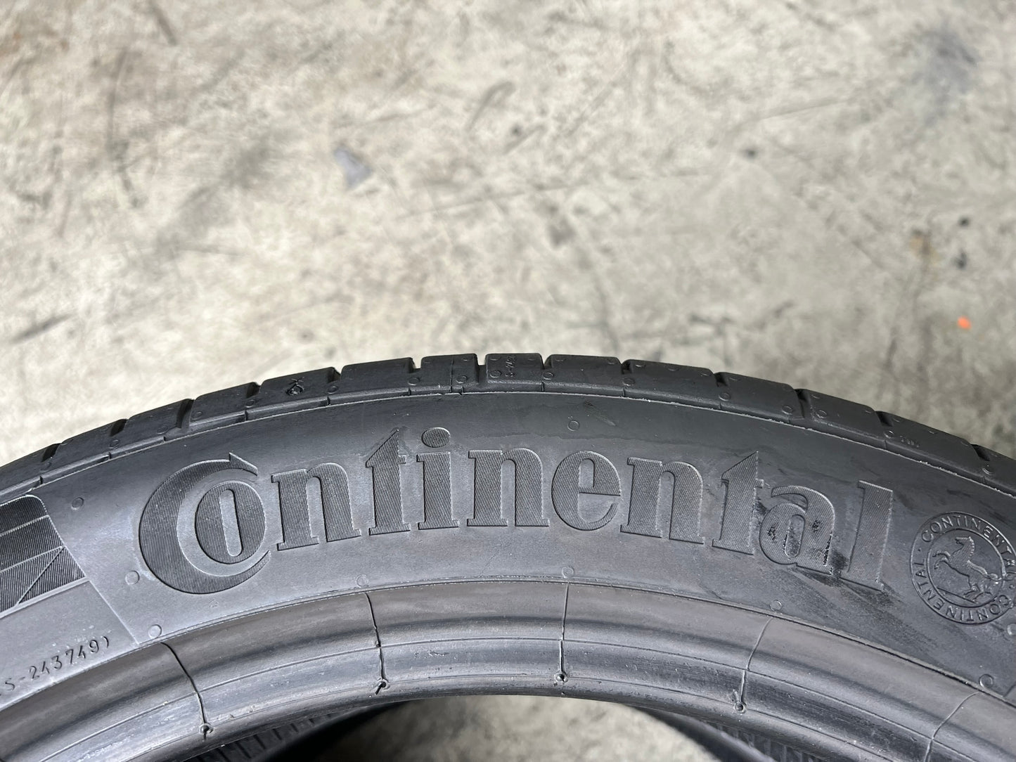 Usato: 2 Gomme 235/45R18 94V Continental estive 80% residui