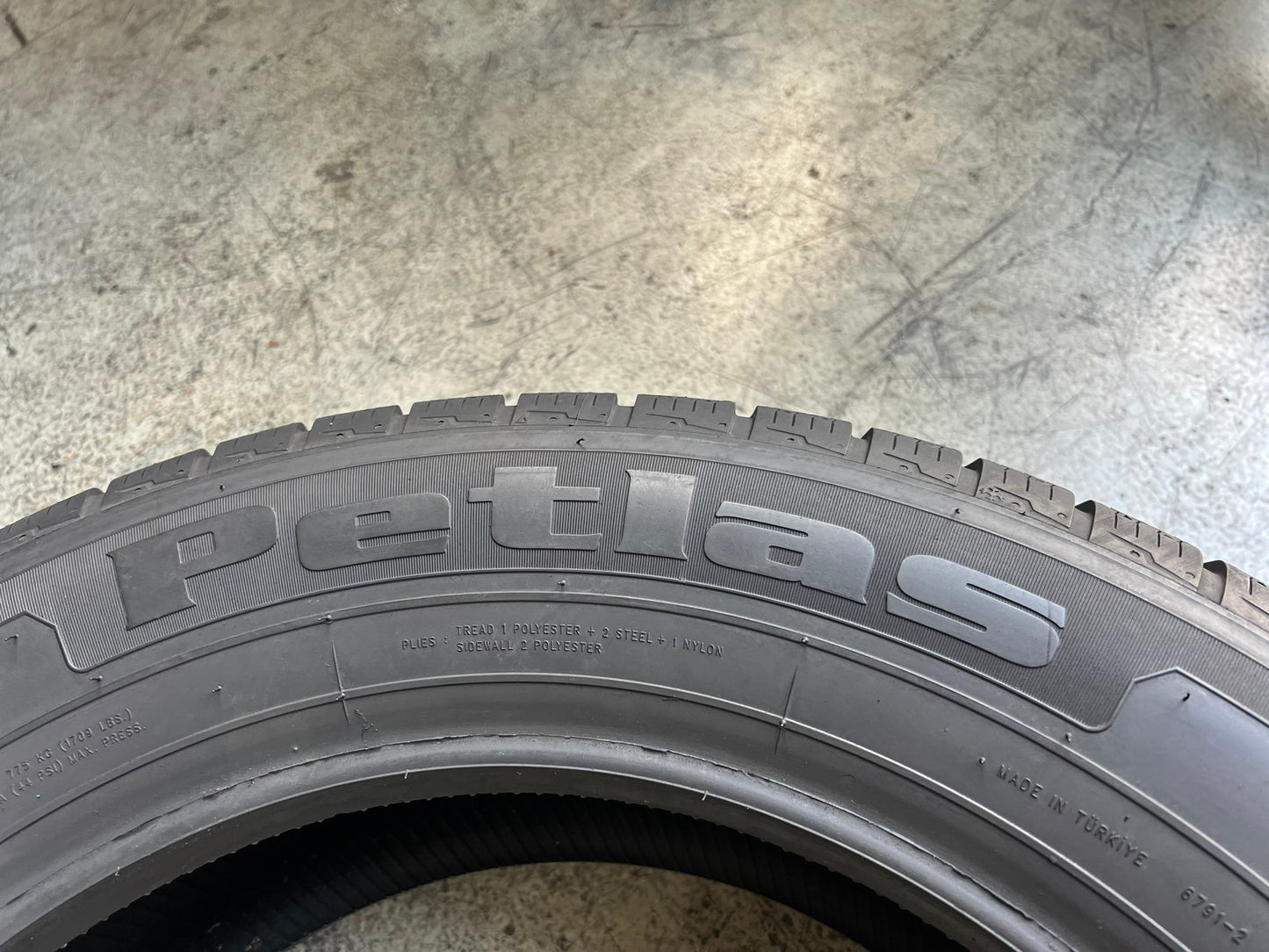 Usato: 4 Gomme 215/65R17 99H Petlas invernali 95% residui