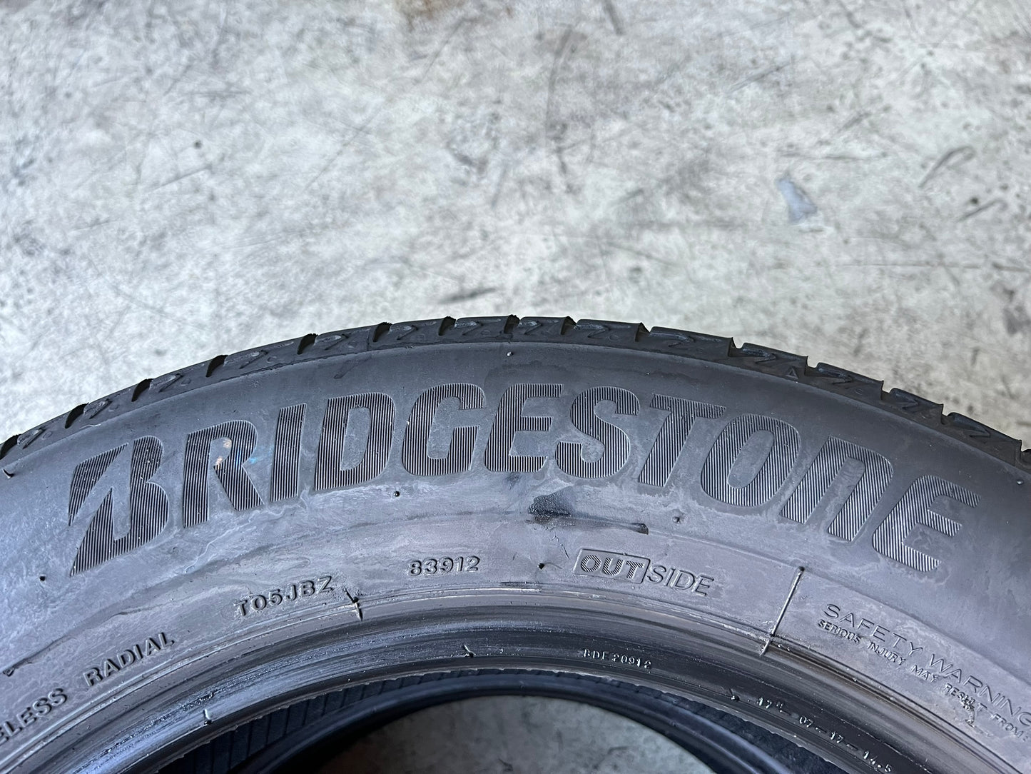 Usato: 2 Gomme 215/60R17 96H Bridgestone estive 80% residui