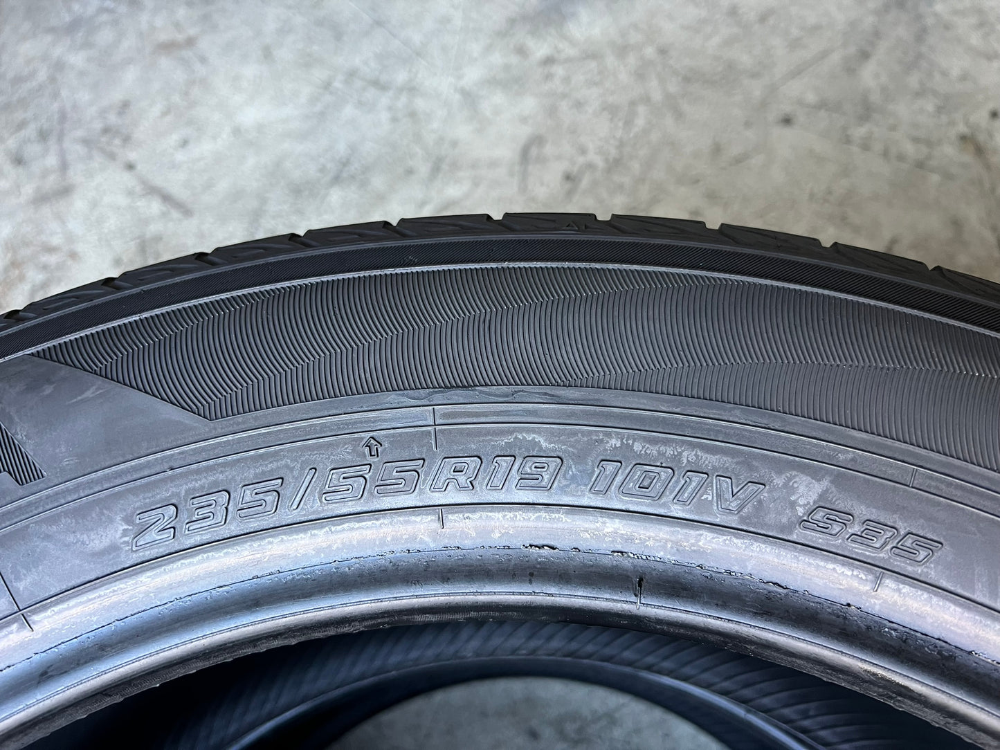 Usato: 2 Gomme 235/55R19 101V Yokohama estive 75% residui