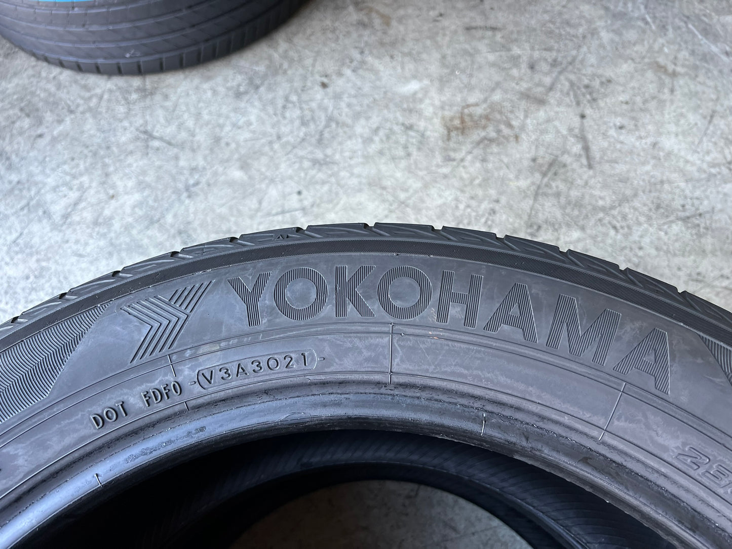 Usato: 2 Gomme 235/55R19 101V Yokohama estive 75% residui