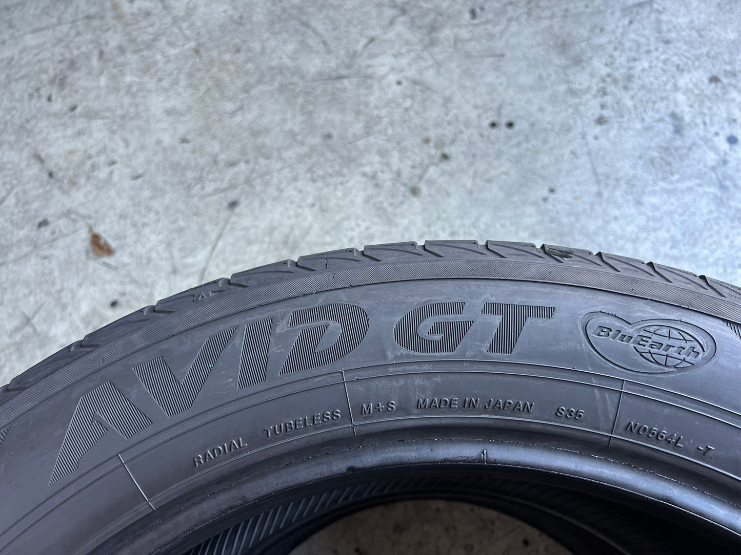 Usato: 2 Gomme 235/55R19 101V Yokohama estive 75% residui