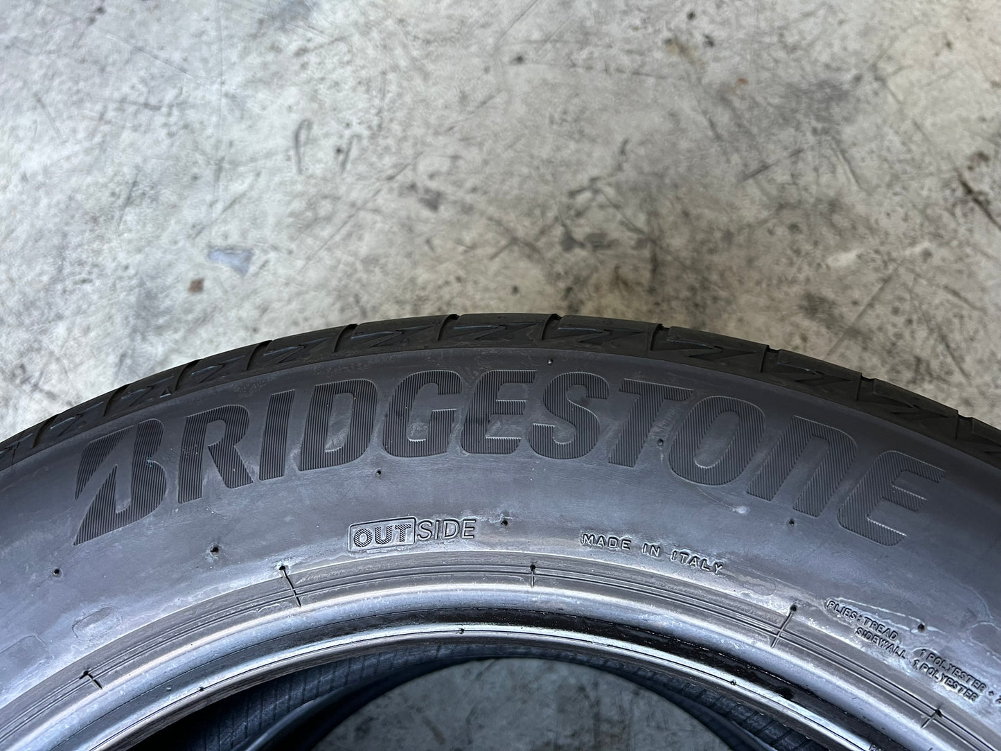 Usato: 2 Gomme 235/55R18 100V Bridgestone estivo 80% residui