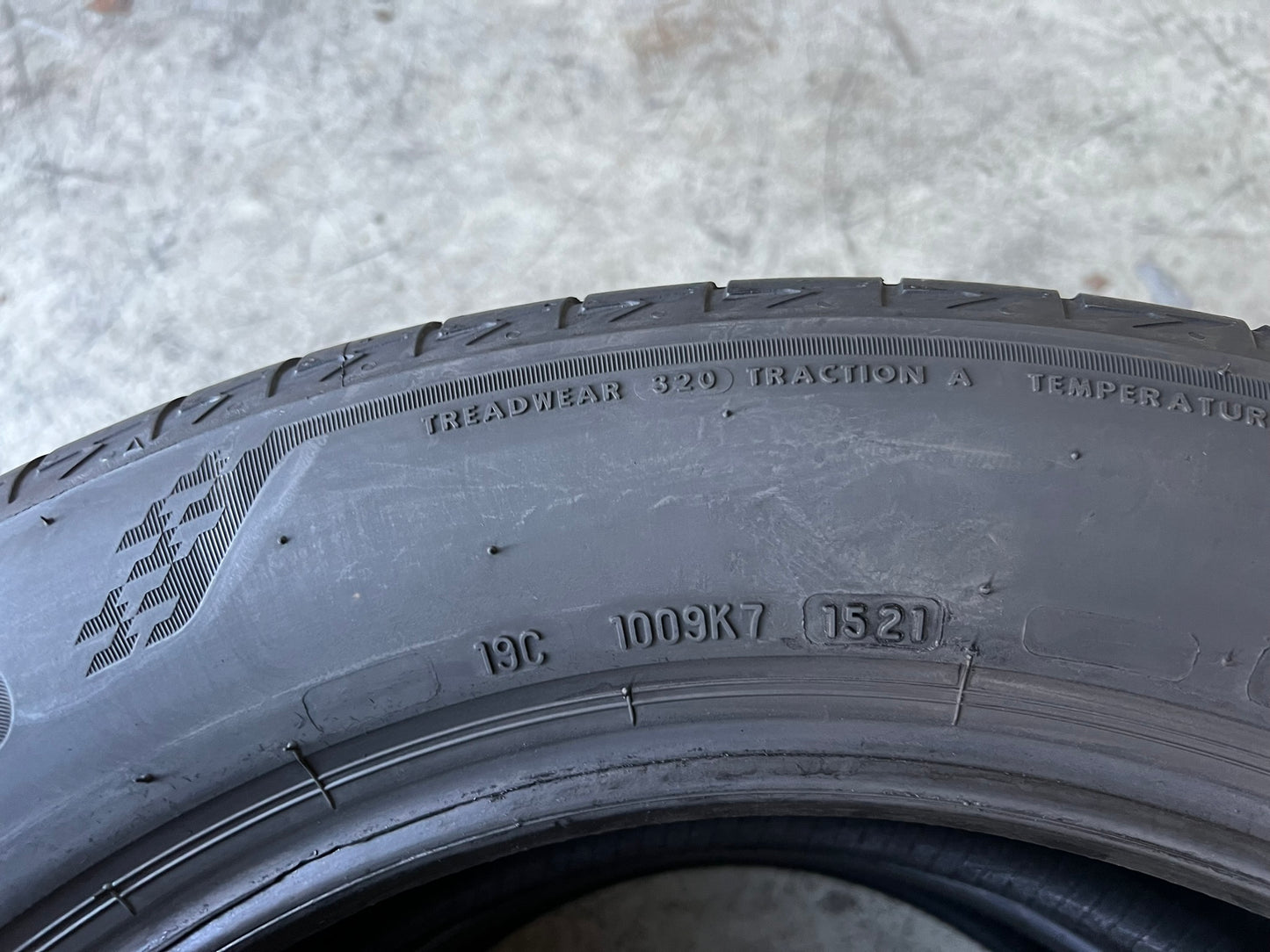 Usato: 2 Gomme 235/55R18 100V Bridgestone estivo 80% residui