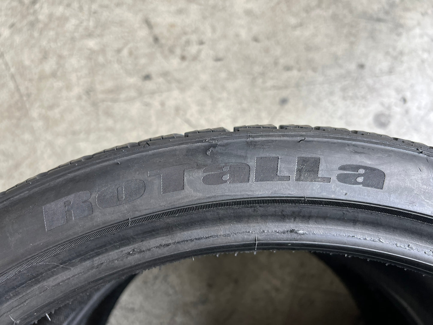 Usato: 2 Gomme 235/35R19 91Y XL Rotalla 4 Stagioni 95% residui