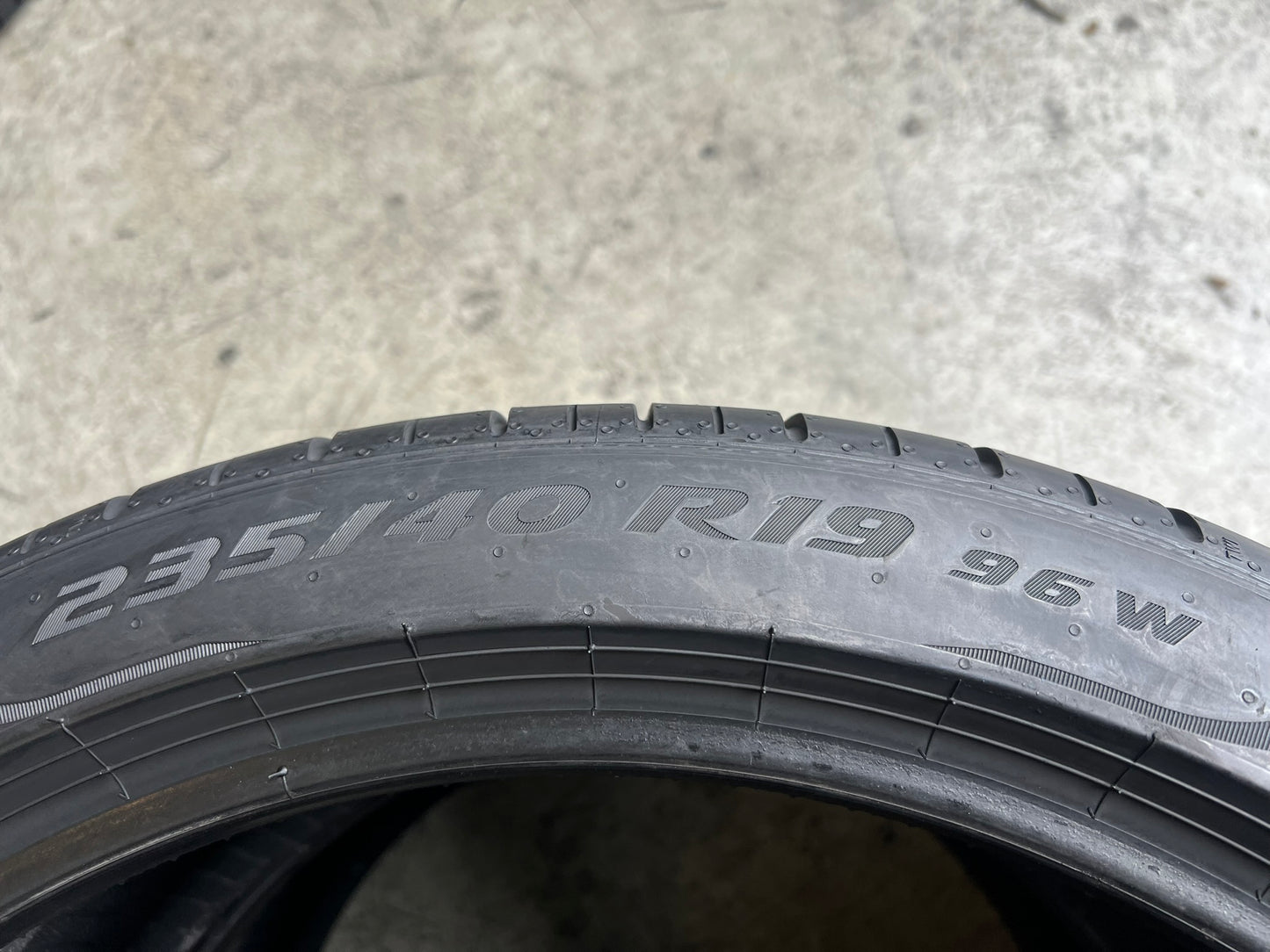 Usato: 2 Gomme 235/40R19 96W XL Pirelli estive 80% residui