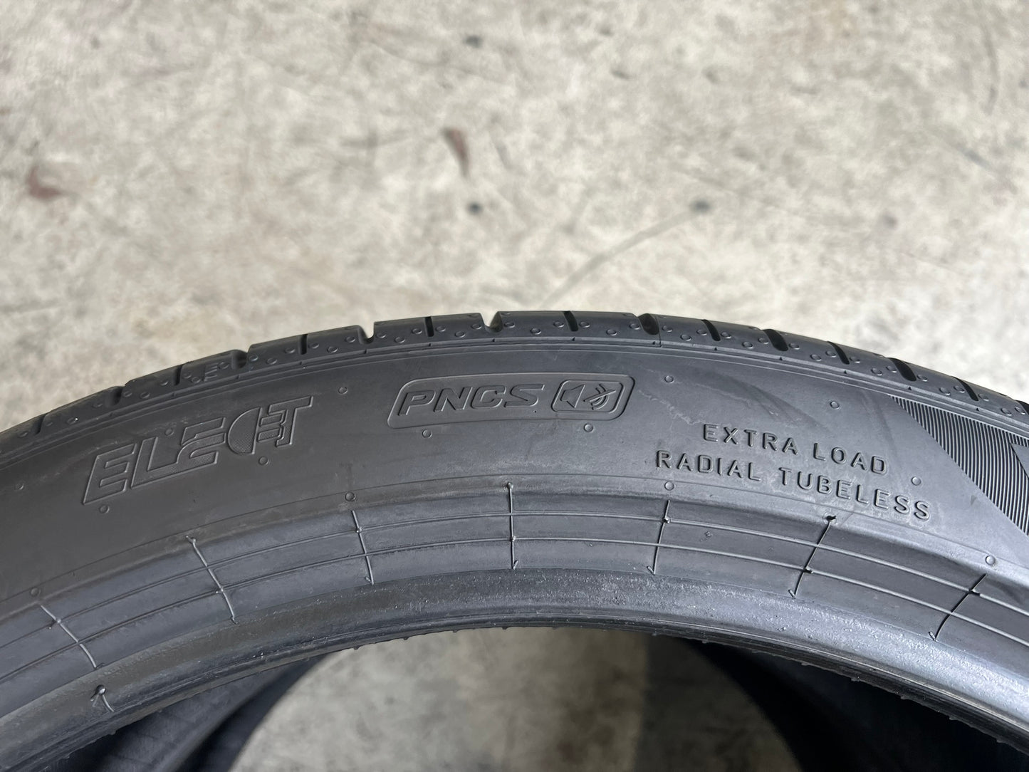 Usato: 2 Gomme 235/40R19 96W XL Pirelli estive 80% residui