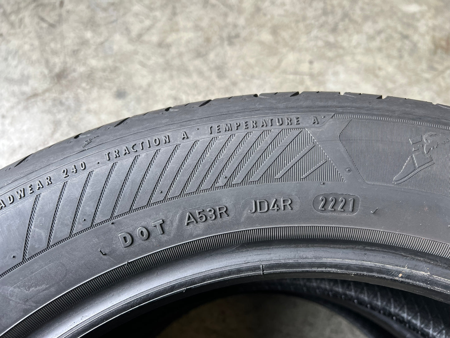 Usato: 2 Gomme 215/55R17 98W Goodyear estive 85% residui