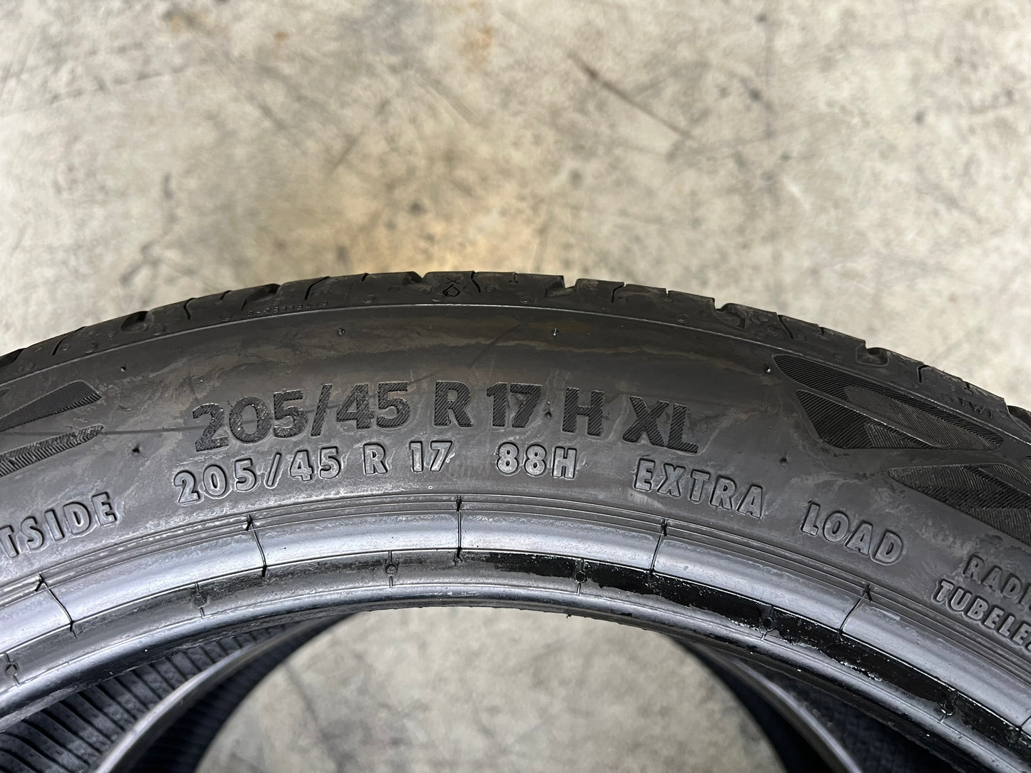 Usato: 2 Gomme 205/45R17 88H XL Continental estive 90% residui