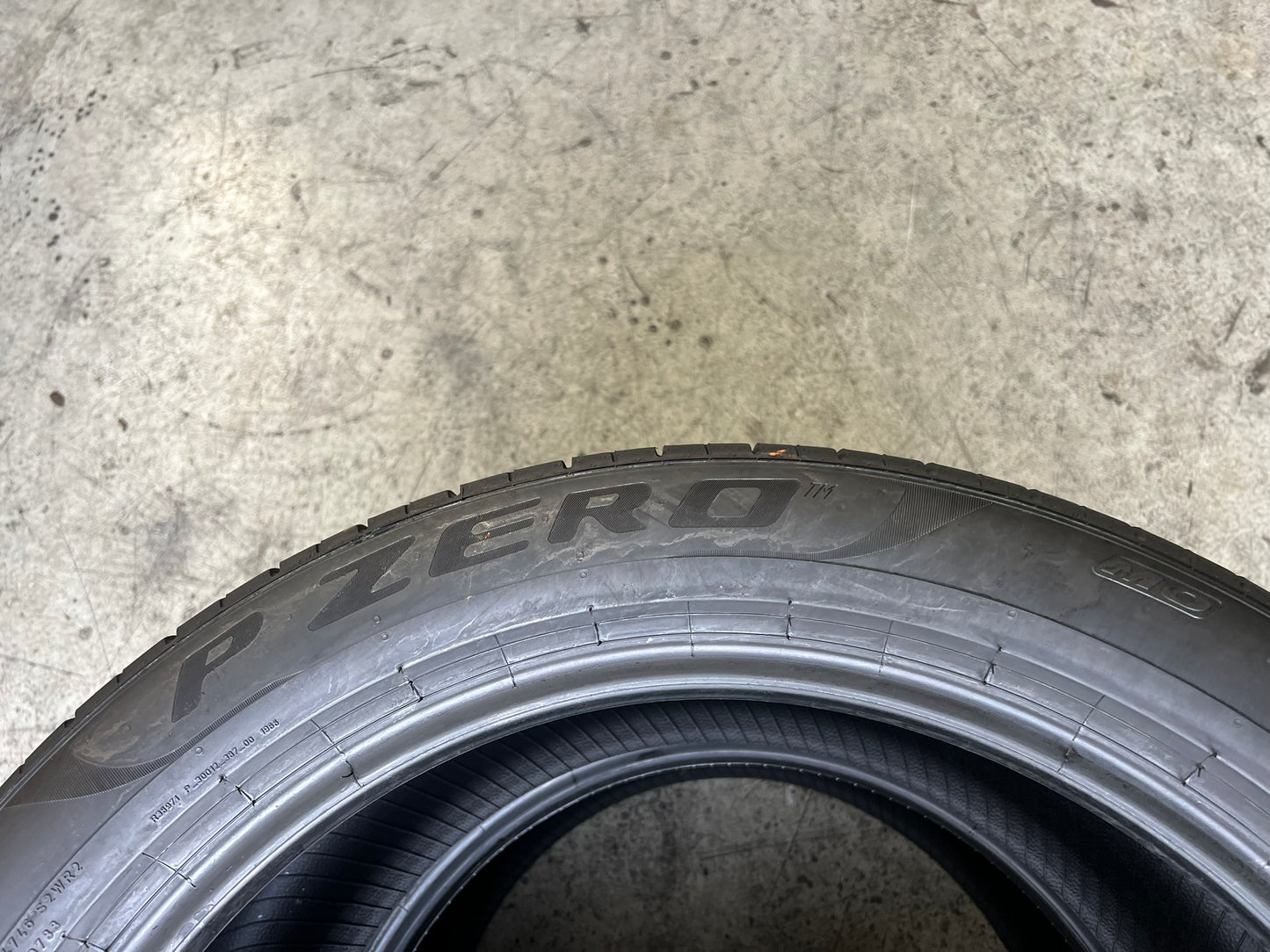 Usato: 2 Gomme 315/40R21 111Y Pirelli estive 80% residui DOT 2024