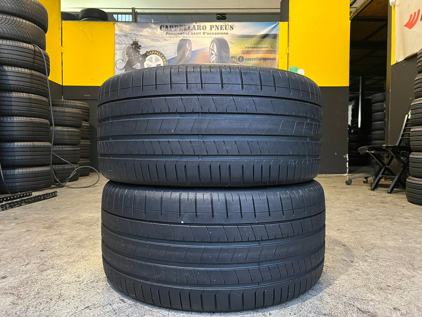 Usato: 2 Gomme 325/30R23 109Y XL Pirelli estive 90% residui