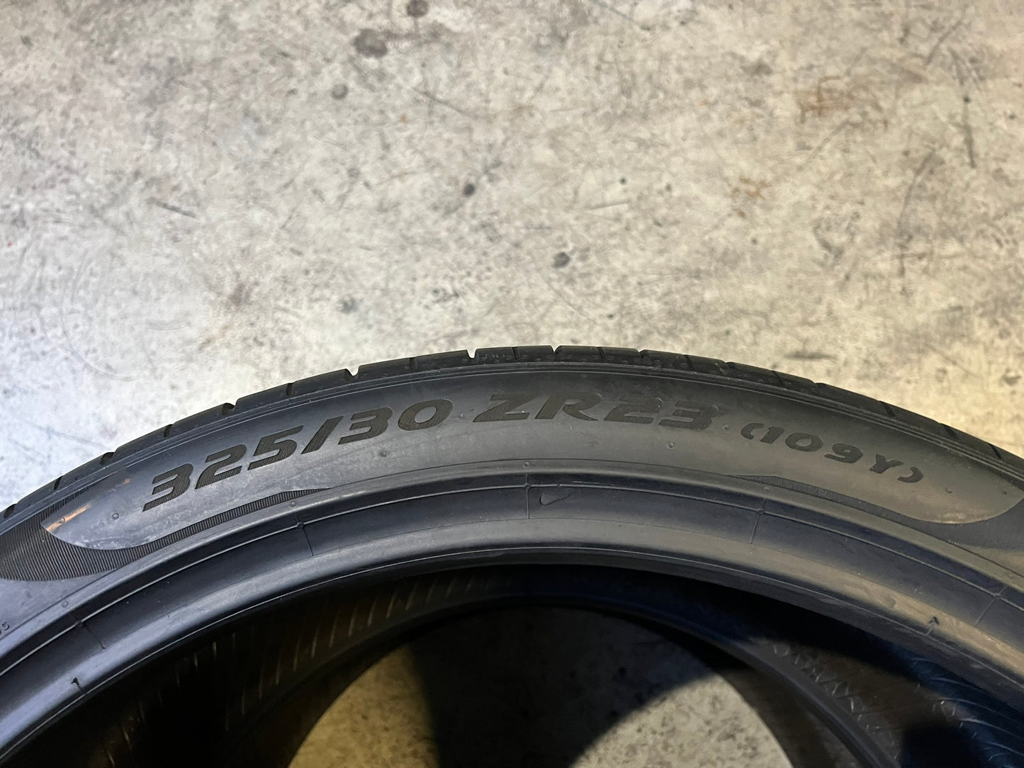 Usato: 2 Gomme 325/30R23 109Y XL Pirelli estive 90% residui