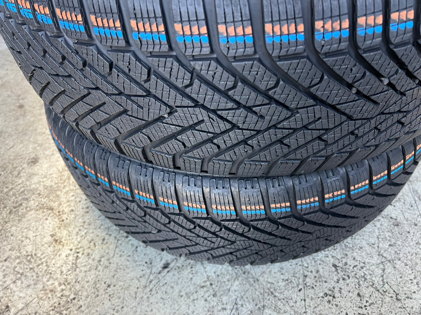 Usato: 2 Gomme 225/60R18 104H XL Pirelli invernali al 99% residui DOT 2023