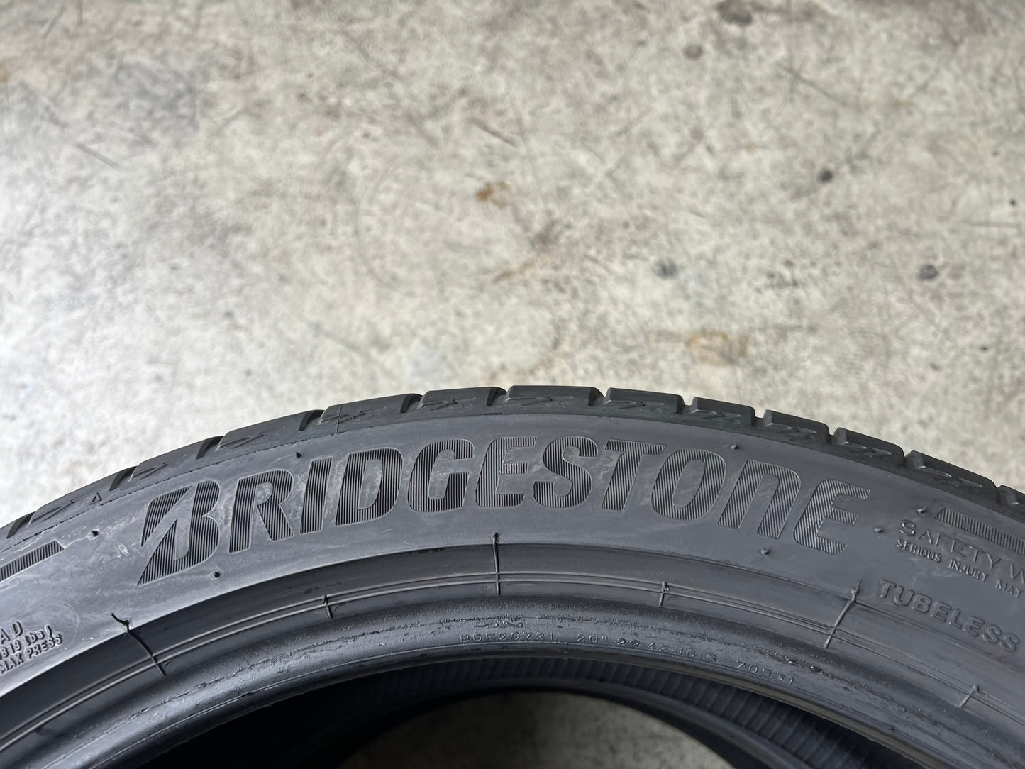 Usato: 2 Gomme 255/40R20 101Y XL Bridgestone estive 80% residui