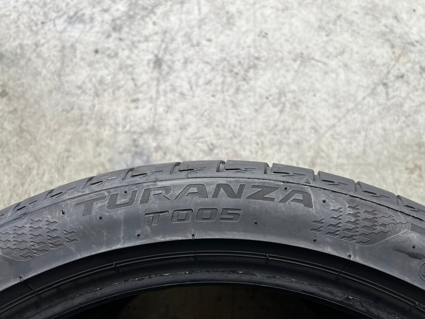 Usato: 2 Gomme 255/40R20 101Y XL Bridgestone estive 80% residui