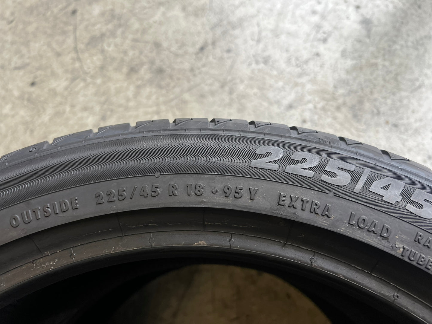 Usato: 2 Gomme 225/45R18 95Y XL FeuVert estive 90% residui