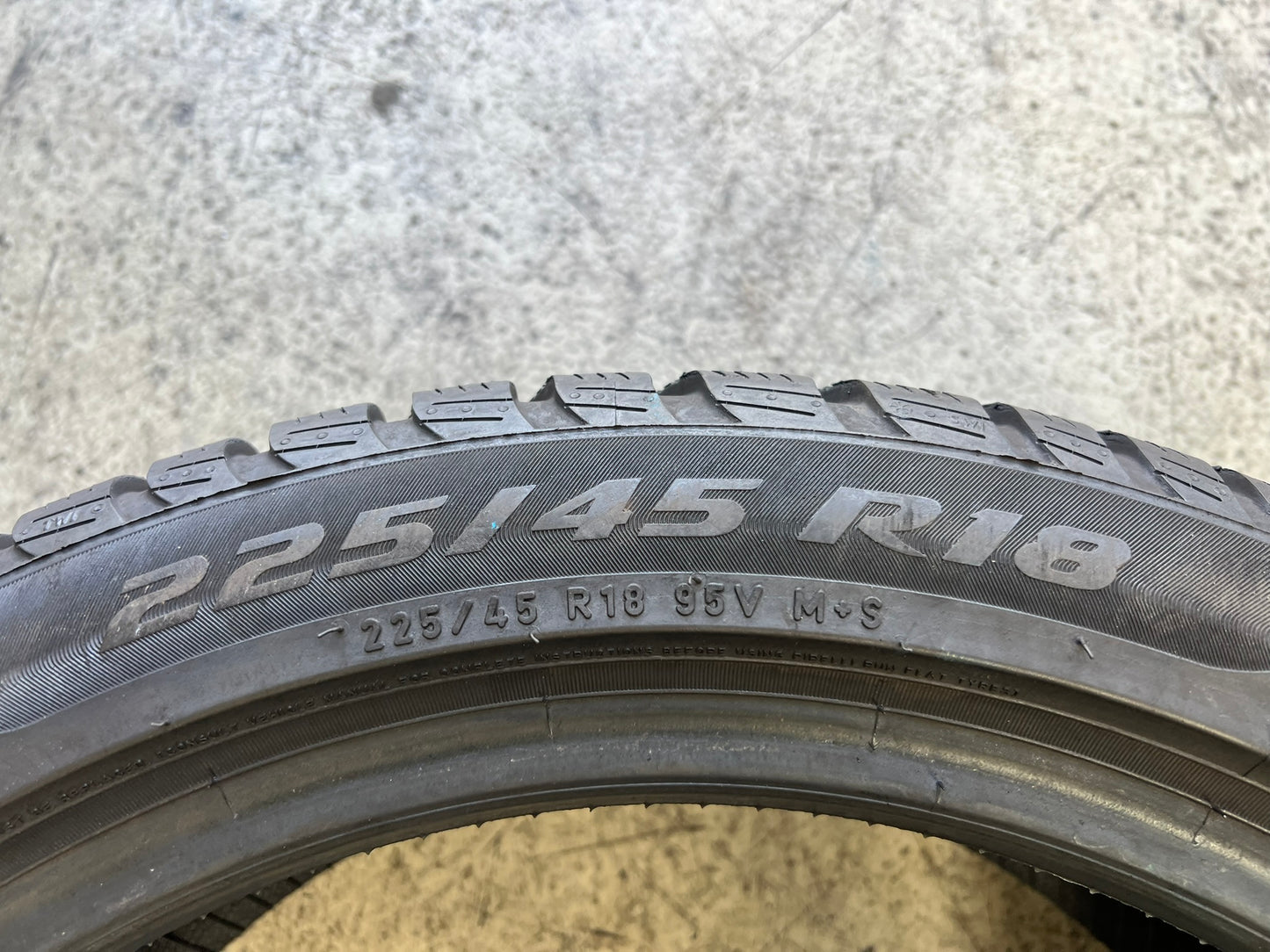 Usato: 4 Gomme 225/45R18 95V XL Pirelli RSC * Runflat invernali 95% residui