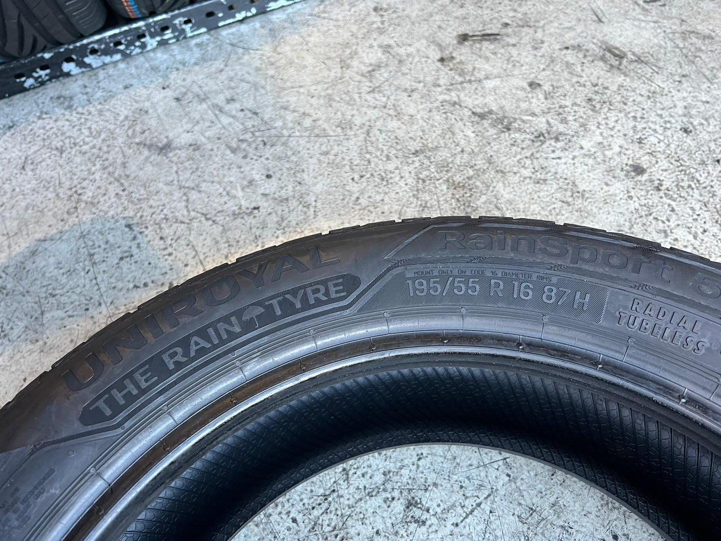 Usato: 4 Gomme 195/55R16 87H Uniroyal estive 90/95% residui