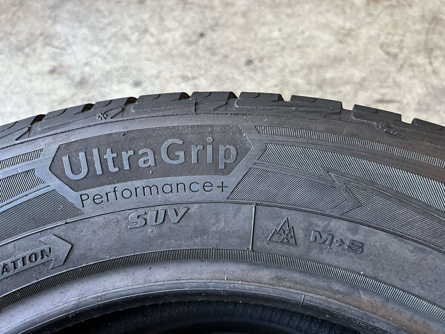 Usato: 2 Gomme 235/60R18 107H XL Goodyear invernali 95% residui