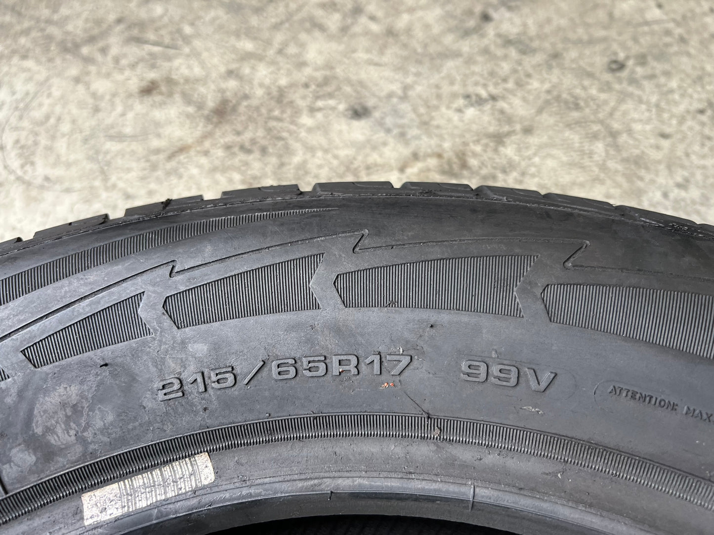 Usato: 1 Gomma 215/65R17 99V Goodyear Invernale 99% residui