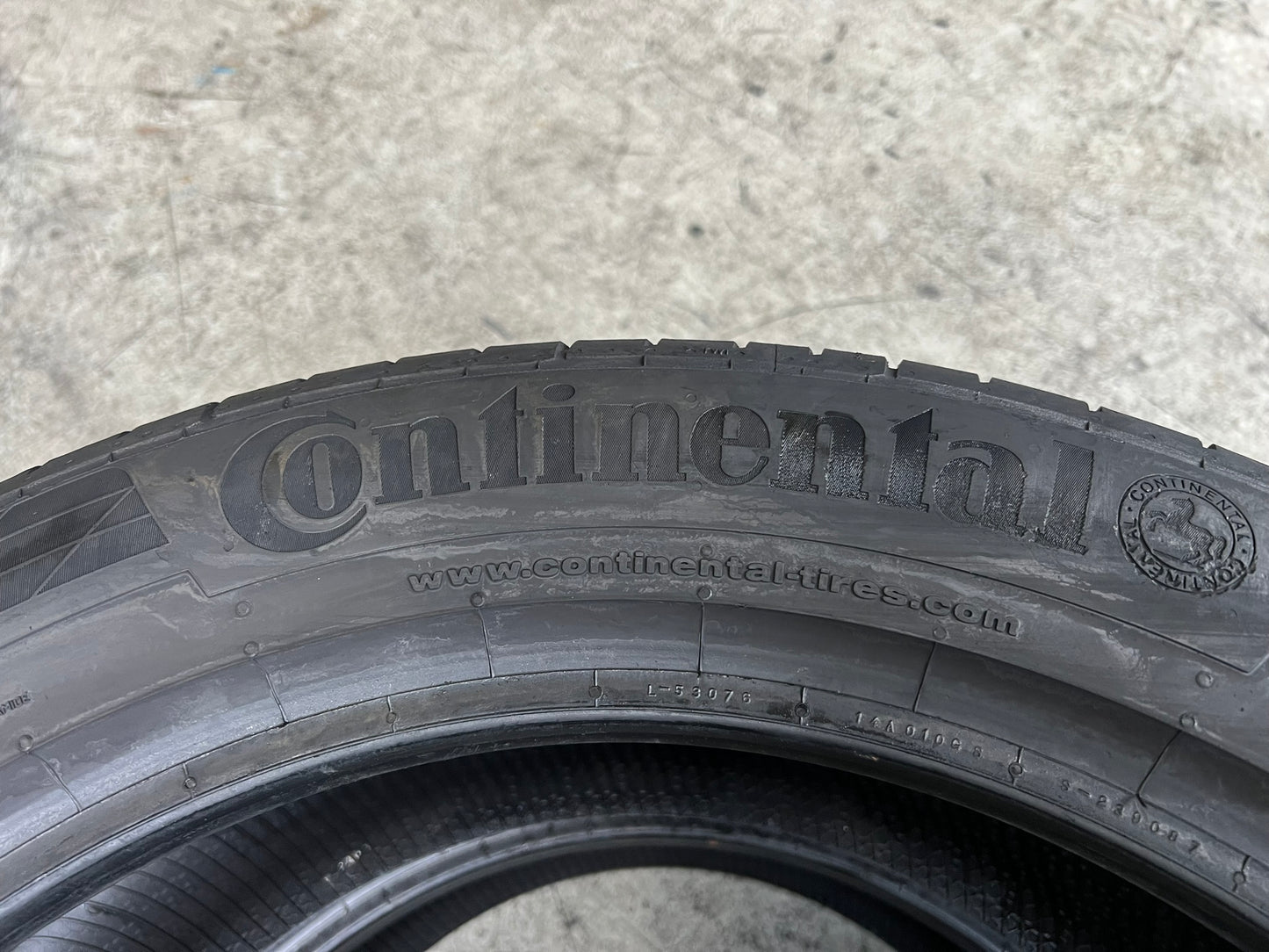 Usato: 2 Gomme 255/45R19 100V Continental Estive 85% residui