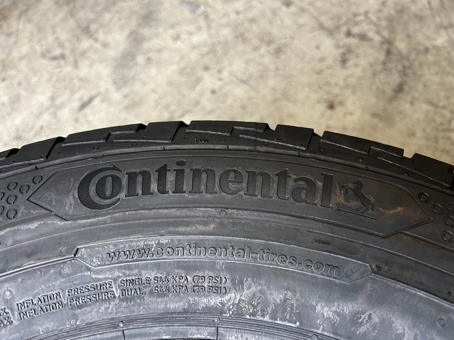 Usato: 2 Gomme 215/65R16C 109/107T Continental Estive 95% residui