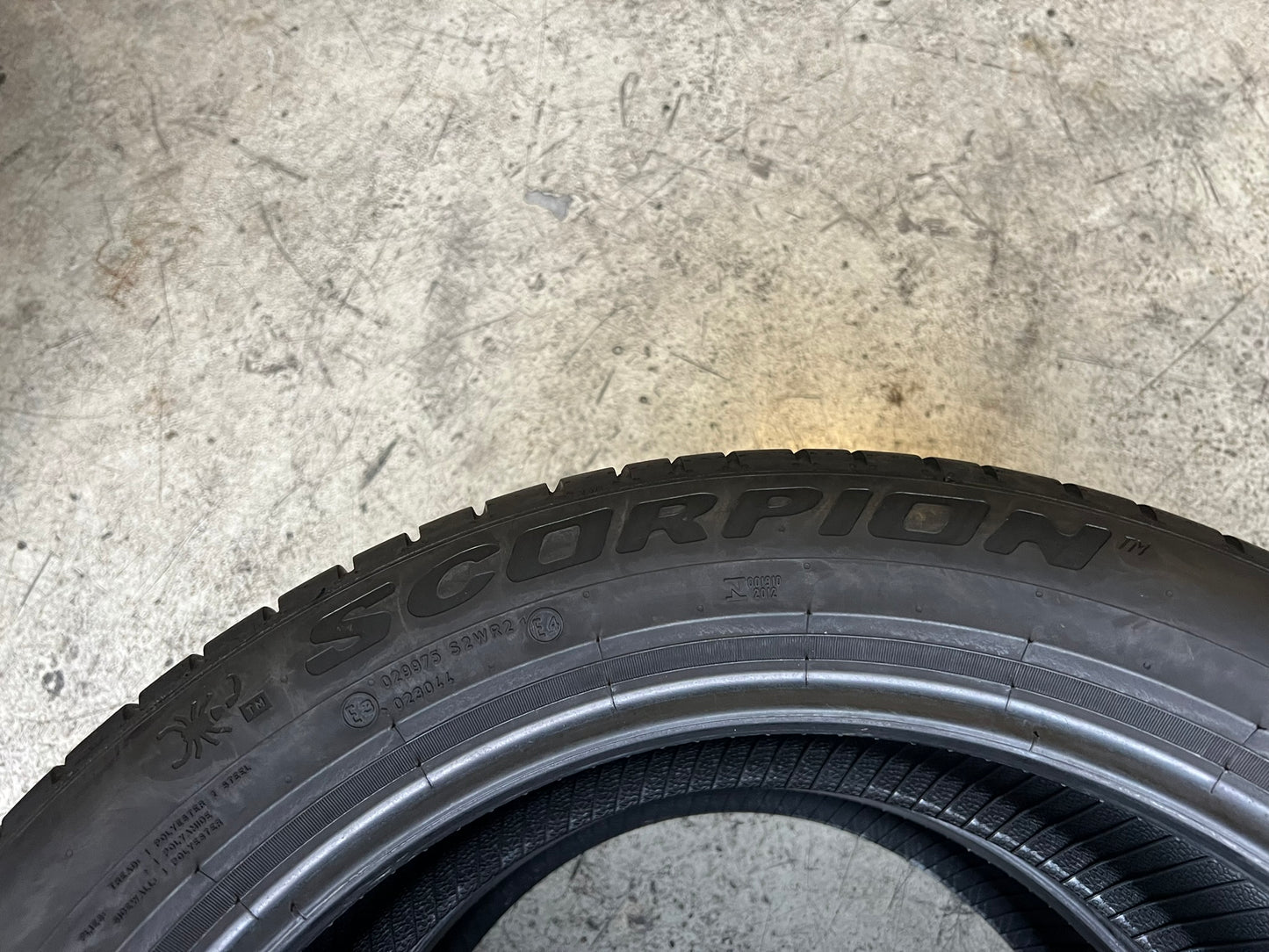 Usato: 2 Gomme 255/45R19 100V Pirelli Estive 85% residui