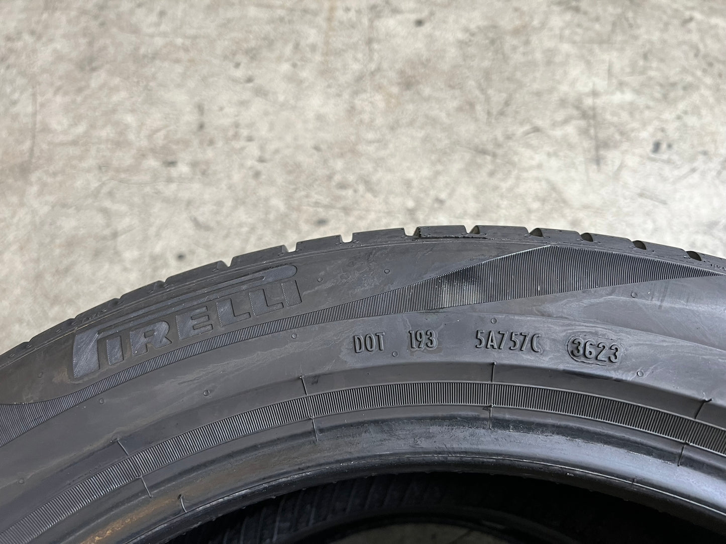 Usato: 2 Gomme 255/45R19 100V Pirelli Estive 85% residui