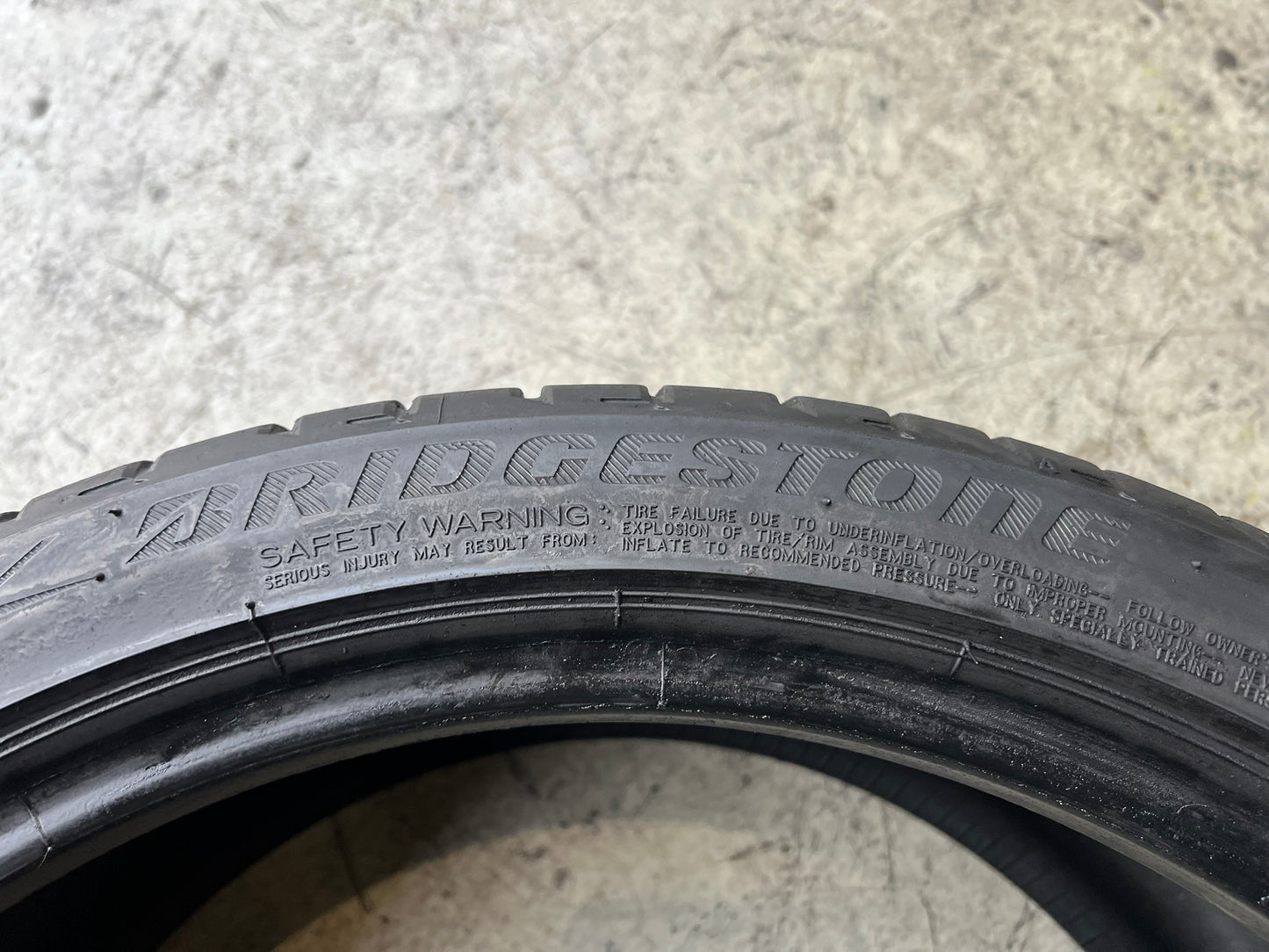 Usato: 4 Gomme 255/35R19 96Y XL Bridgestone estive 80% residui