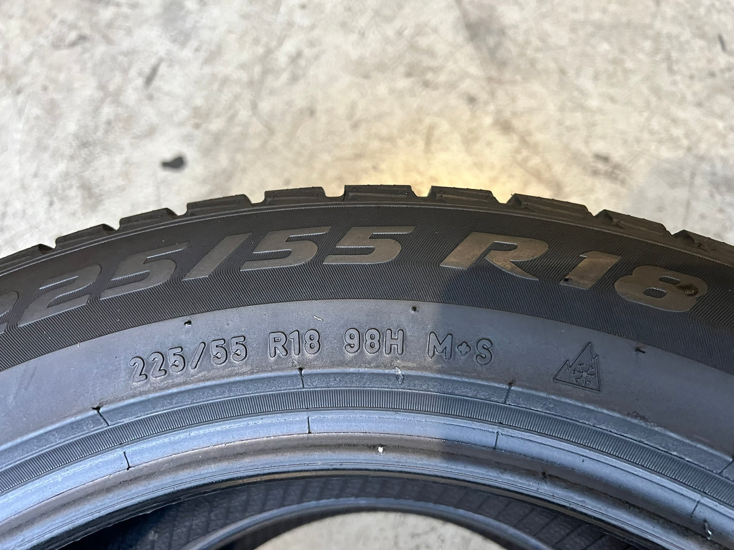 Usato: 2 Gomme 225/55R18 98H Pirelli Invernali 70% residui