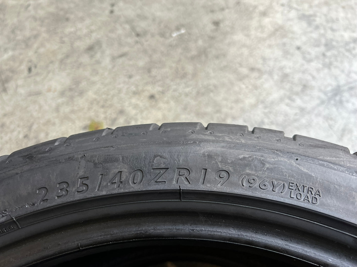 Usato: 2 Gomme 235/40R19 96Y XL Dunlop estive 90% residui