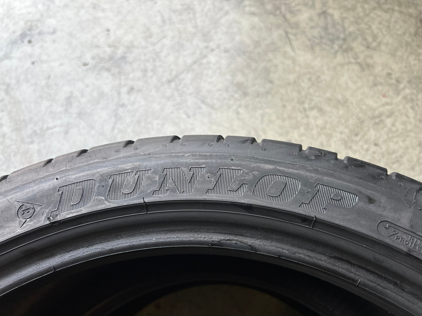 Usato: 2 Gomme 235/40R19 96Y XL Dunlop estive 90% residui