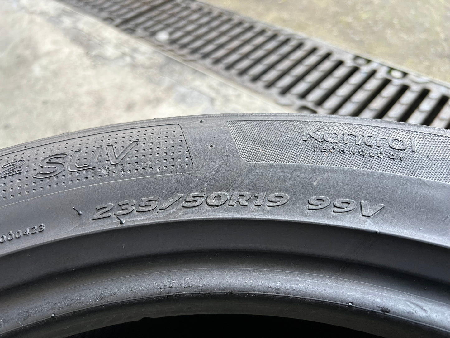 Usato: 4 Gomme 235/50R19 99V Hankook estive 80% residui