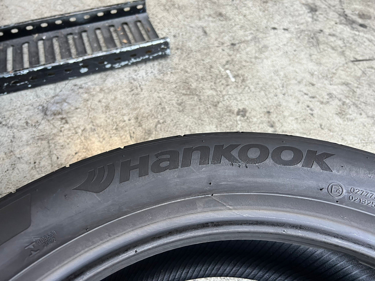 Usato: 4 Gomme 235/50R19 99V Hankook estive 80% residui