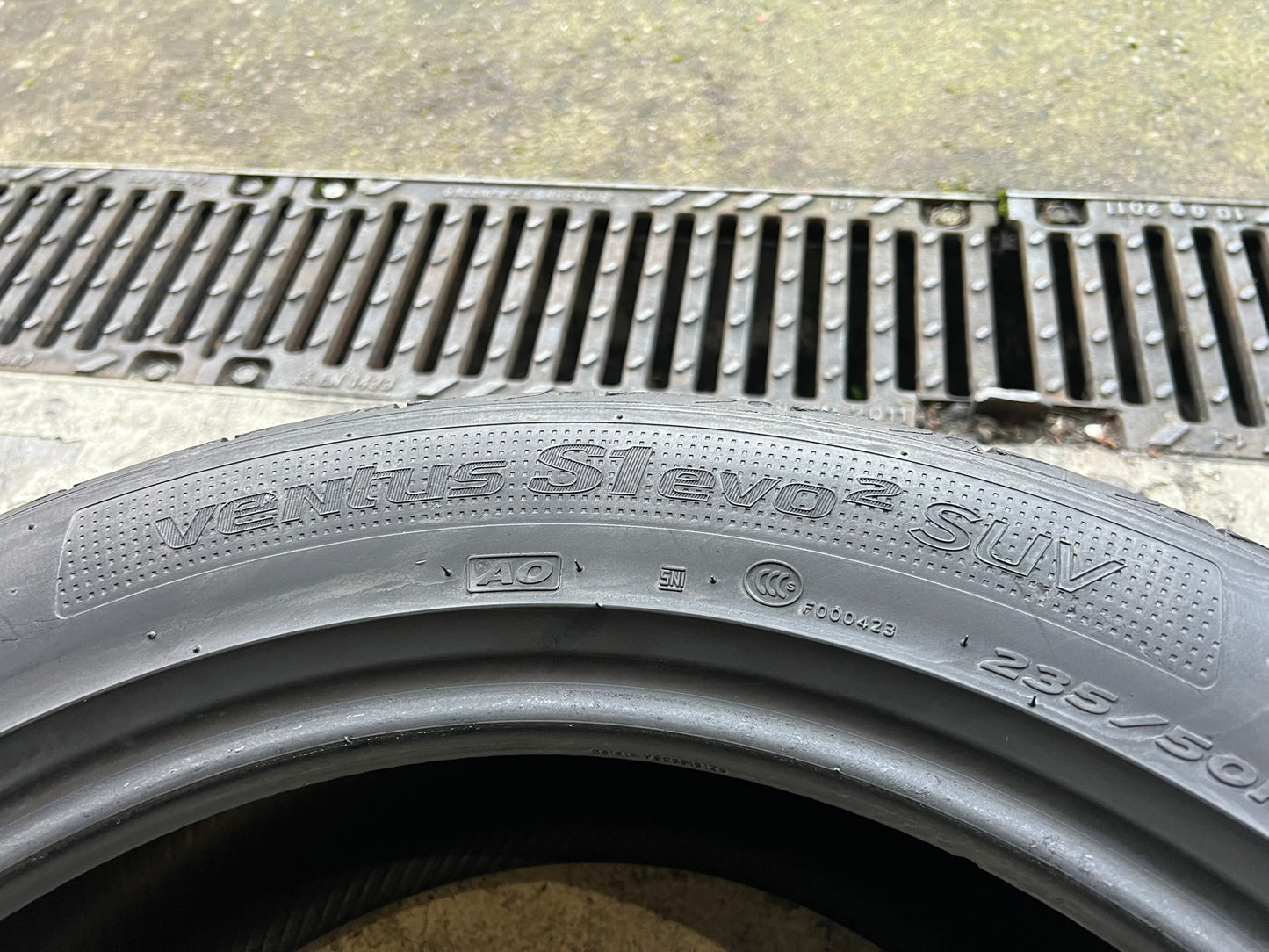 Usato: 4 Gomme 235/50R19 99V Hankook estive 80% residui