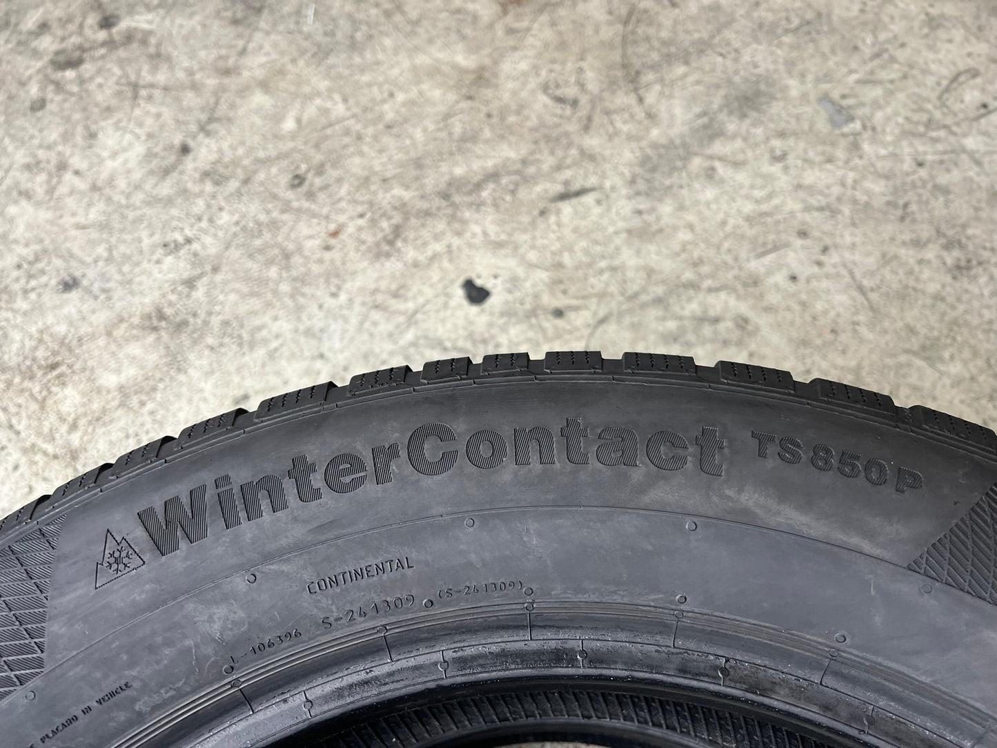 Usato: 2 Gomme 225/60R18 104V XL Continental invernali 80% residui