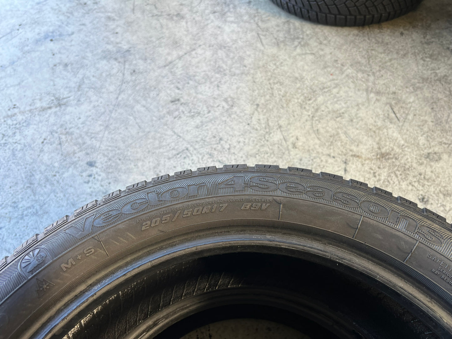 Usato: 2 Gomme 205/50R17 89V Goodyear 4 stagioni 85% residui