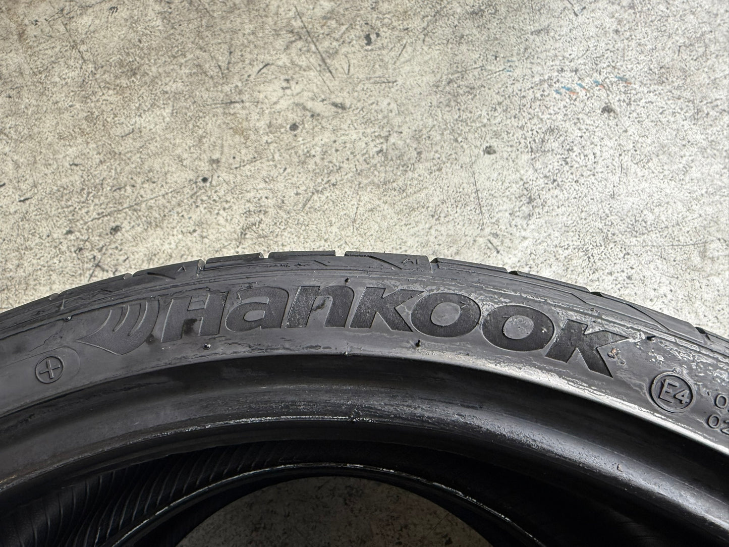 Usato: 2 Gomme 235/35R19 91Y Hankook estive 75% residui