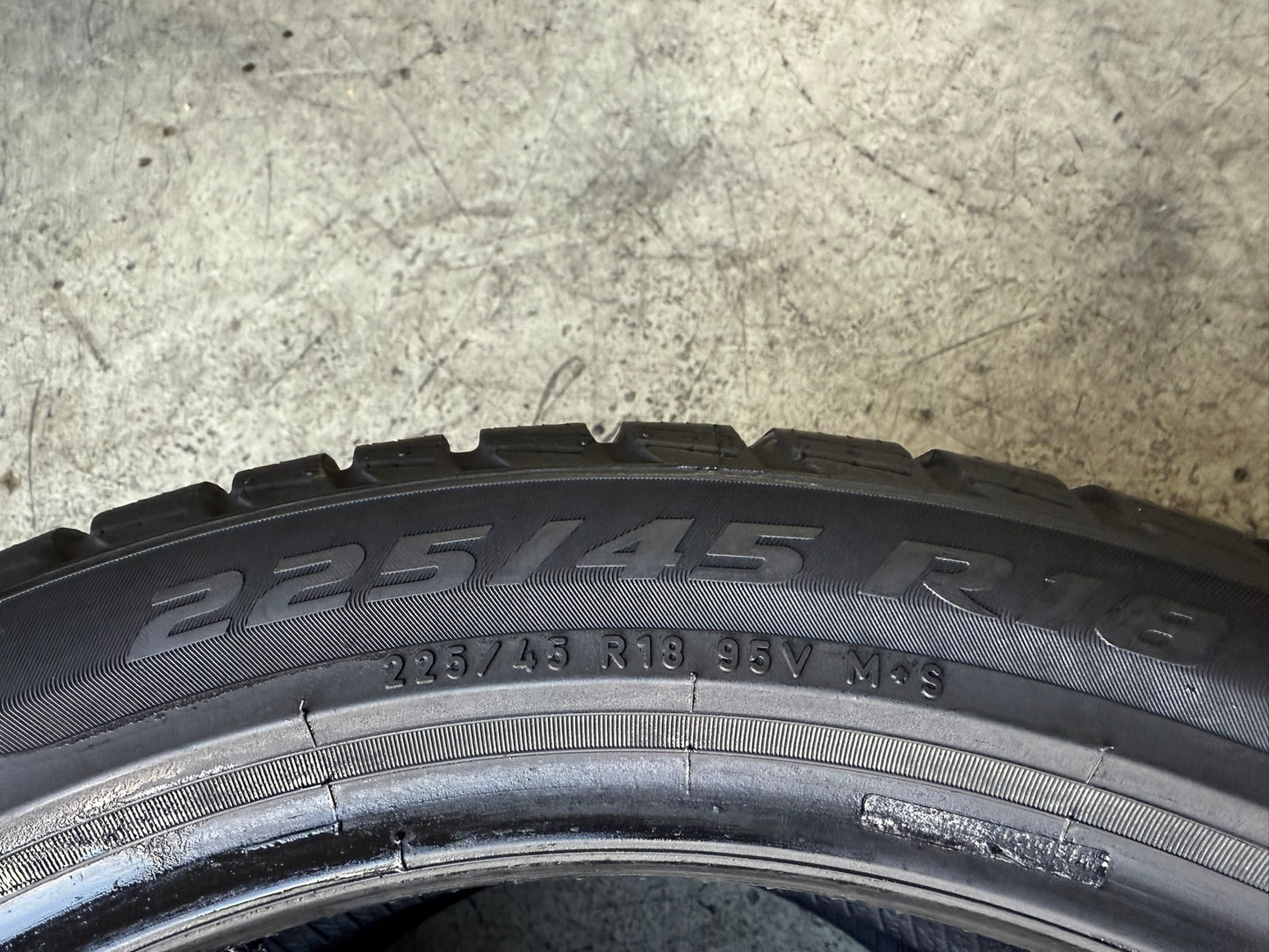 Usato: 2 Gomme 225/45R18 95V XL Pirelli invernali 75% residui