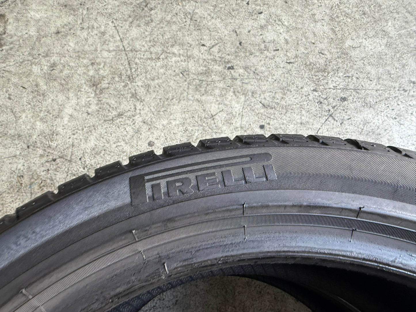 Usato: 2 Gomme 225/45R18 95V XL Pirelli invernali 75% residui