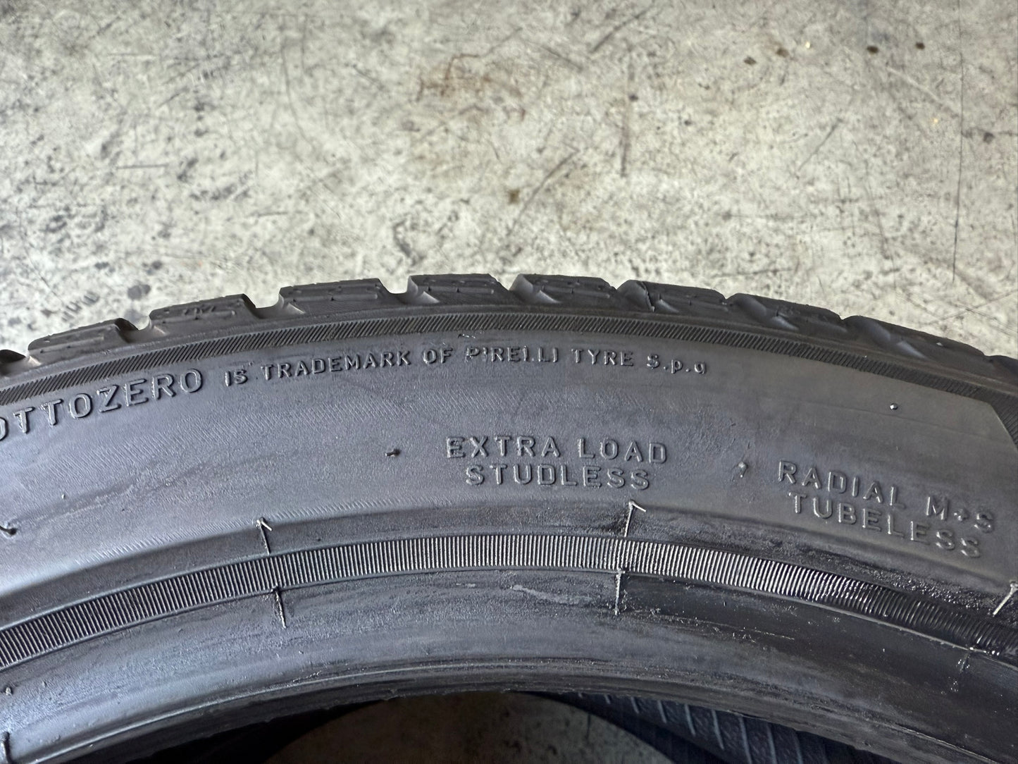 Usato: 2 Gomme 225/45R18 95V XL Pirelli invernali 75% residui