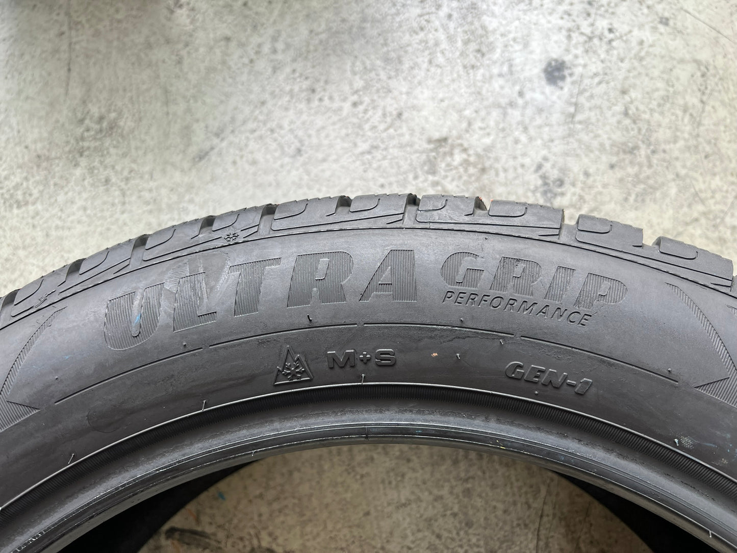 Usato: 4 Gomme 235/55R19 105V Goodyear invernali 80% residui