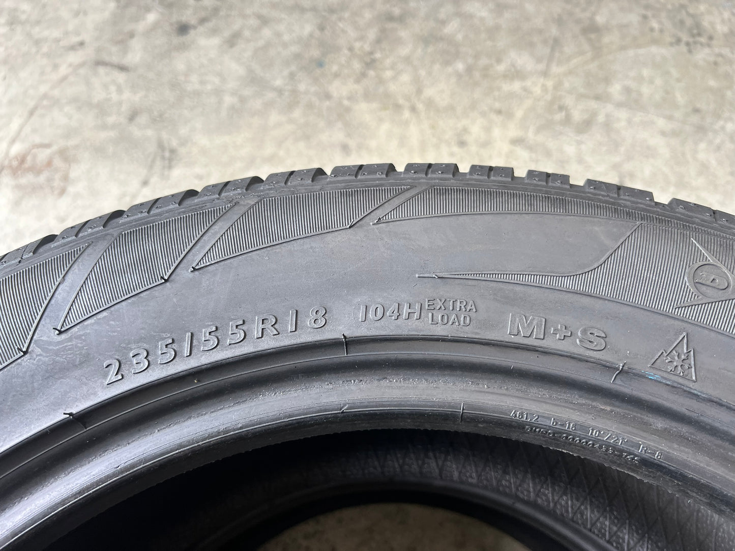 Usato: 2 Gomme 235/55R18 104H Dunlop invernali 85% residui