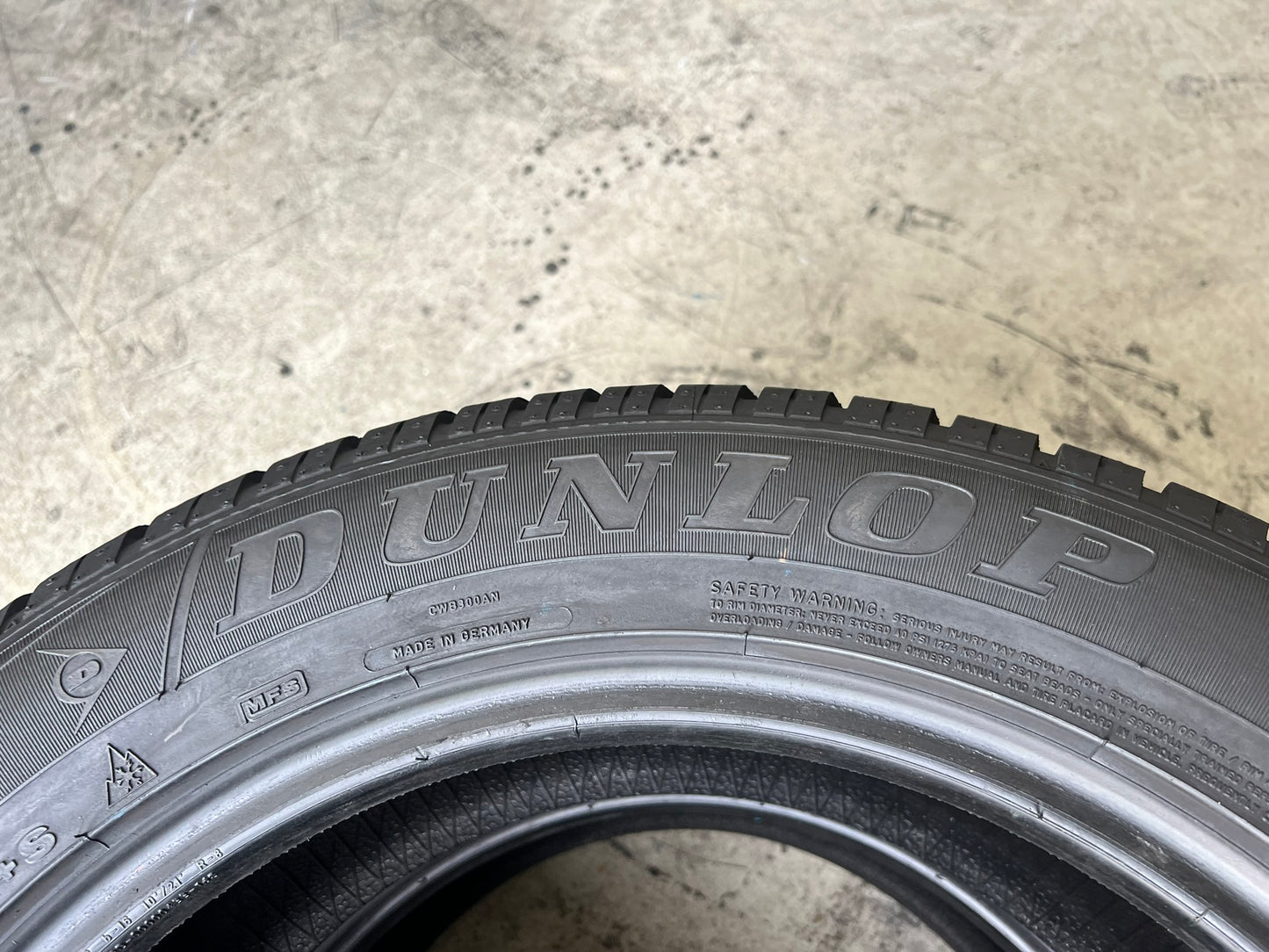 Usato: 2 Gomme 235/55R18 104H Dunlop invernali 85% residui