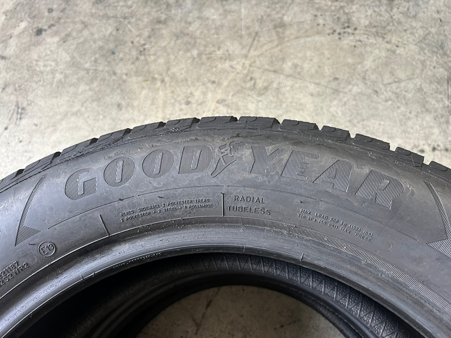 Usato: 2 Gomme 225/60R18 104V Goodyear invernali 85% residui